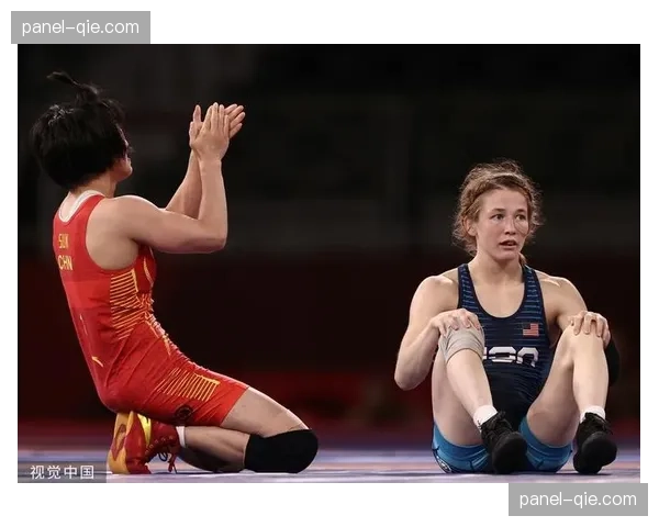 女子自由式摔跤战术演变：更快的节奏与更多样的腿部技术运用。