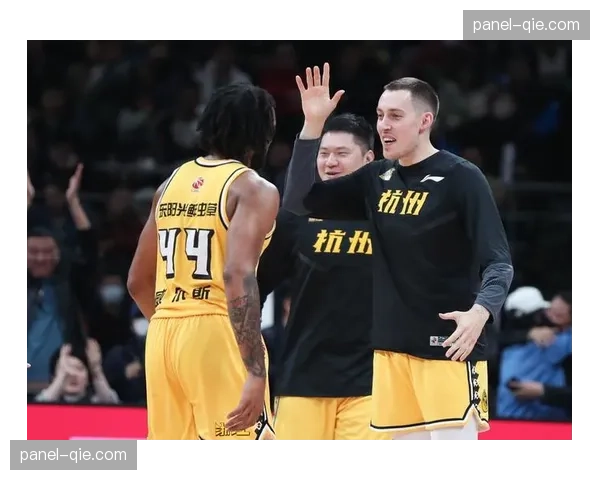 CBA半决赛G2:赵岩昊命中关键三分,浙江东阳光药险胜新疆扳平总比分 CBA半决赛G2:赵岩昊命中关键三分,浙江东阳光药险胜新疆扳平总比分